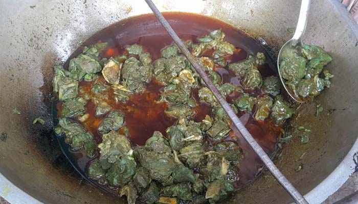 রান্নার সময় সবুজ হয়ে গেল গরুর মাংস, তদন্তে পুলিশ