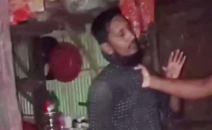গভীর রাতে গৃহবধূর প্রেশার মাপতে গিয়ে ‘প্রেশারে’ চিকিৎসক