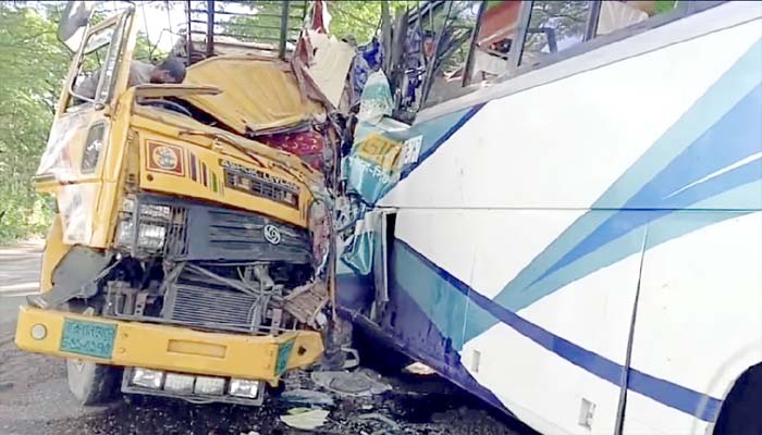 সিলেট-ঢাকা মহাসড়কে বাস-ট্রাকের মুখোমুখি সংঘর্ষ, নিহত ১; আহত ৬