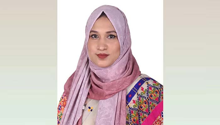 আ’লীগের ঘনিষ্ঠতা থেকে বিএনপির বলয়ে লুবানা শম্পা, বদলায়নি ক্ষমতার সমীকরণ!