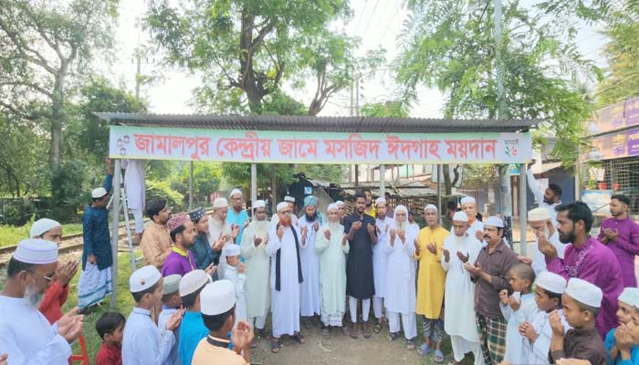 মুসল্লিদের দুর্ভোগ লাঘবে ভদ্রা ঈদগাহে নতুন ছাউনি