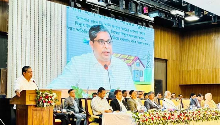 ‘নিজ বাসার ছাদের সৌরবিদ্যুৎ থেকে জাতীয় গ্রিডে ১২শ ইউনিট দিয়েছেন প্রধানমন্ত্রী’