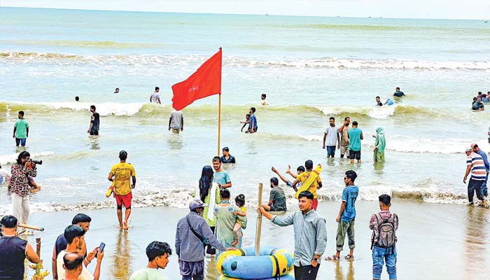 কক্সবাজার সৈকতে গোসলে নেমে ৩ পর্যটকের মৃত্যু, নিখোঁজ ৩